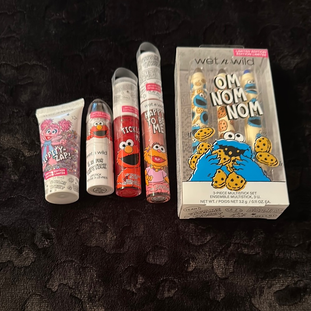 wet n wild Sesame Street Makeup Set - Pink, Red, Blue